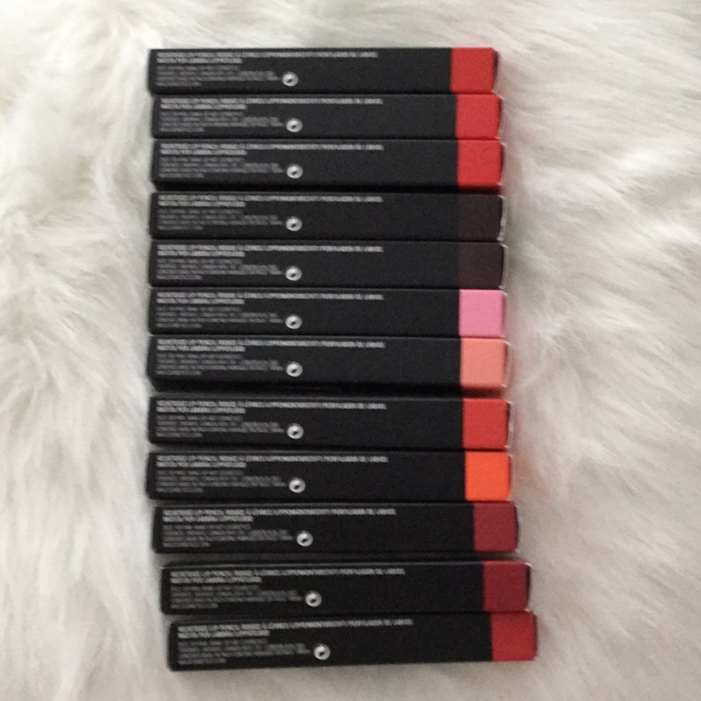 Mac velvetease lip pencil PRICE IS PER 1 - Picture 3 of 3